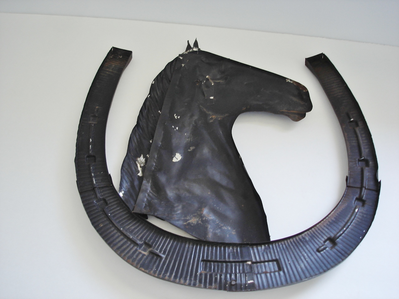 PAIR HORSESHOES WITH HORSE HEADS